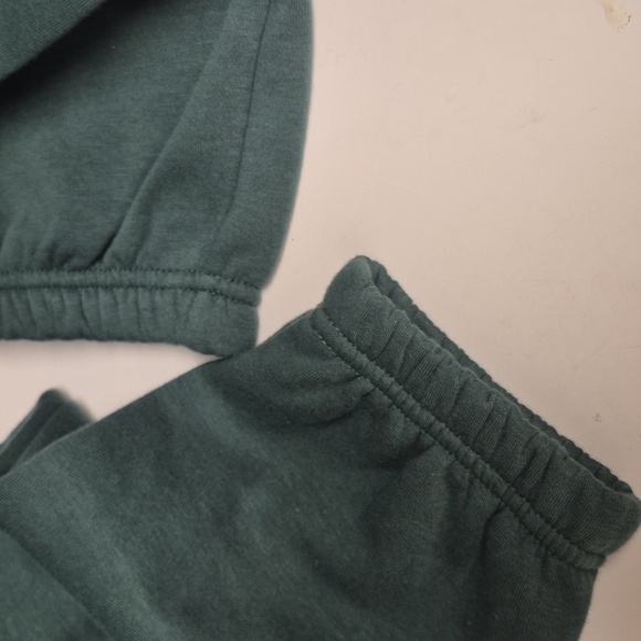 The Grinch Sweatpants (S) NWOT - Picture 9 of 9